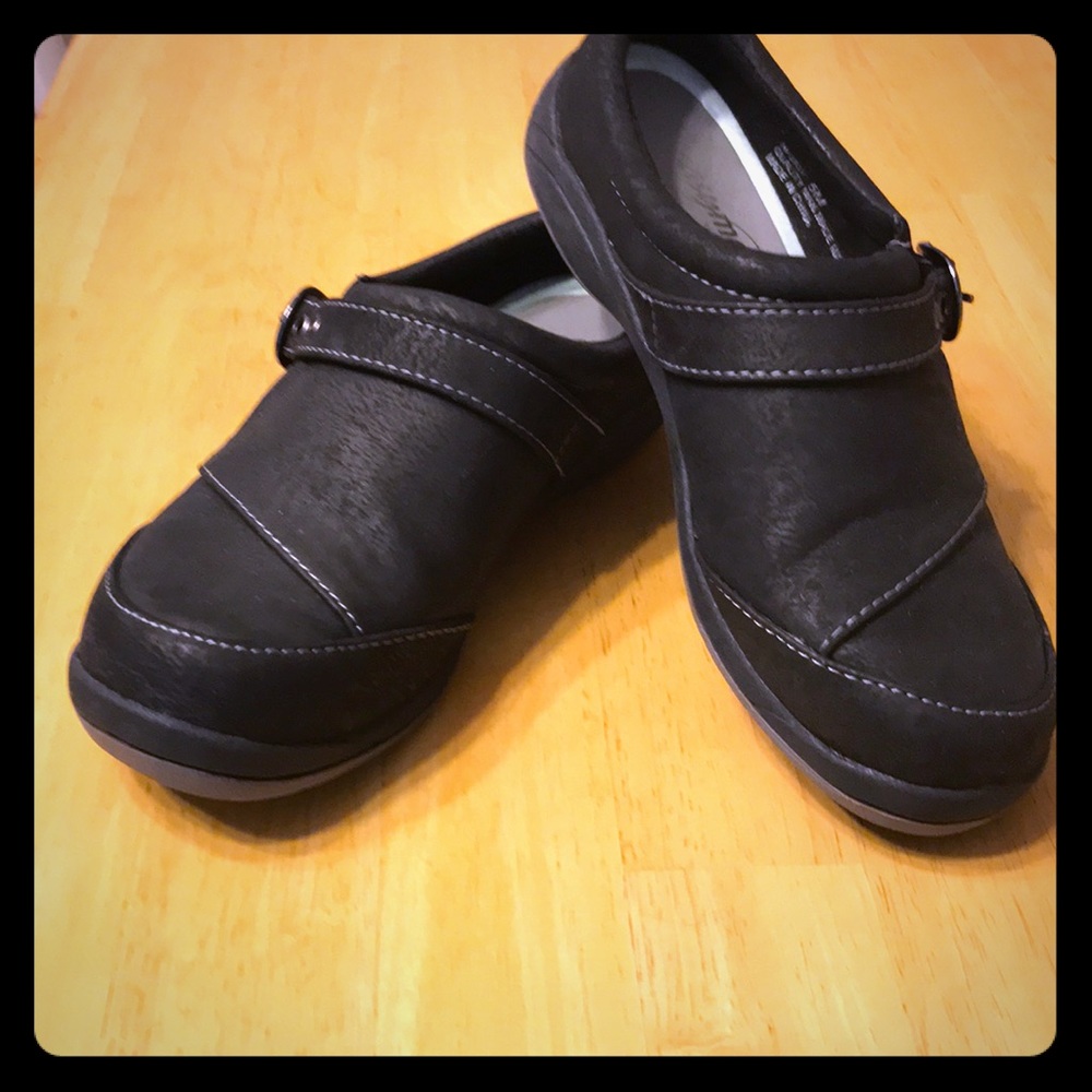 Easy Motion mules